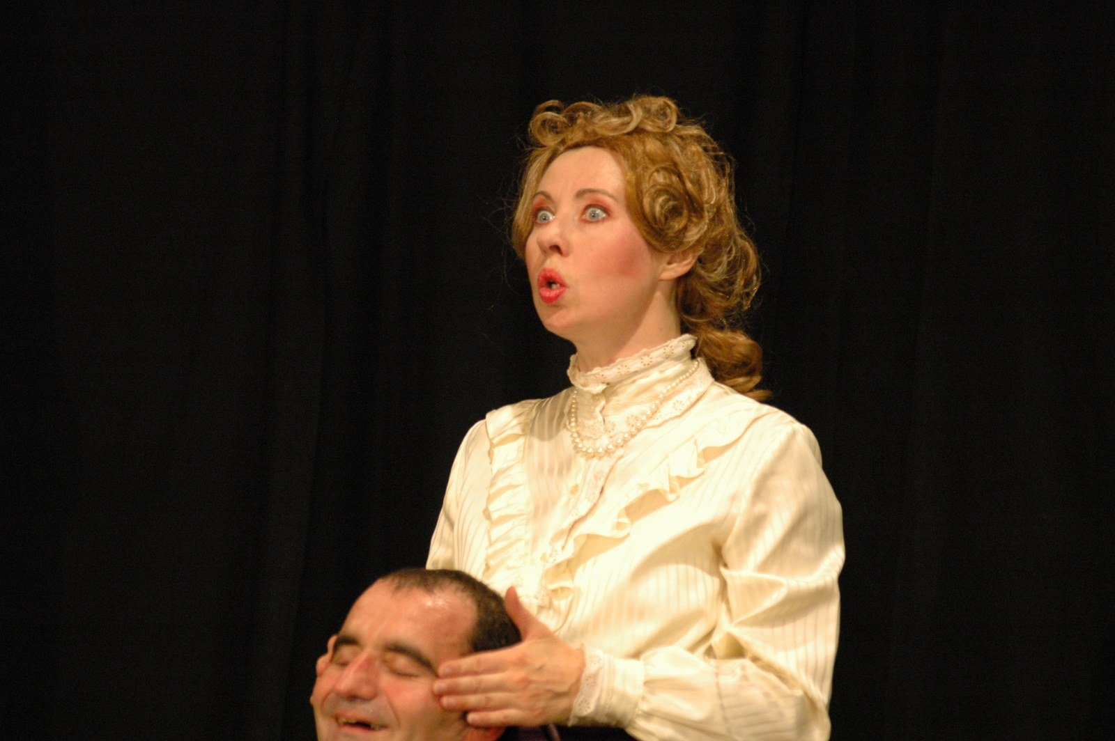 Laurence Le Dantec dans Le Voyage de Monsieur Perrichon à l'Espace Marais, Paris, 2004